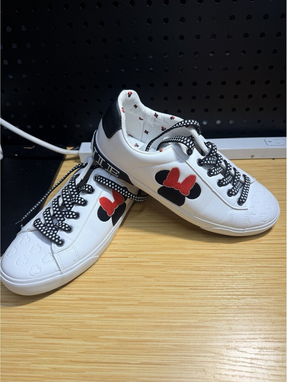 New Disney Minnie Mouse Size 9.5 White Black Lace up Fashion Sneaker Shoes